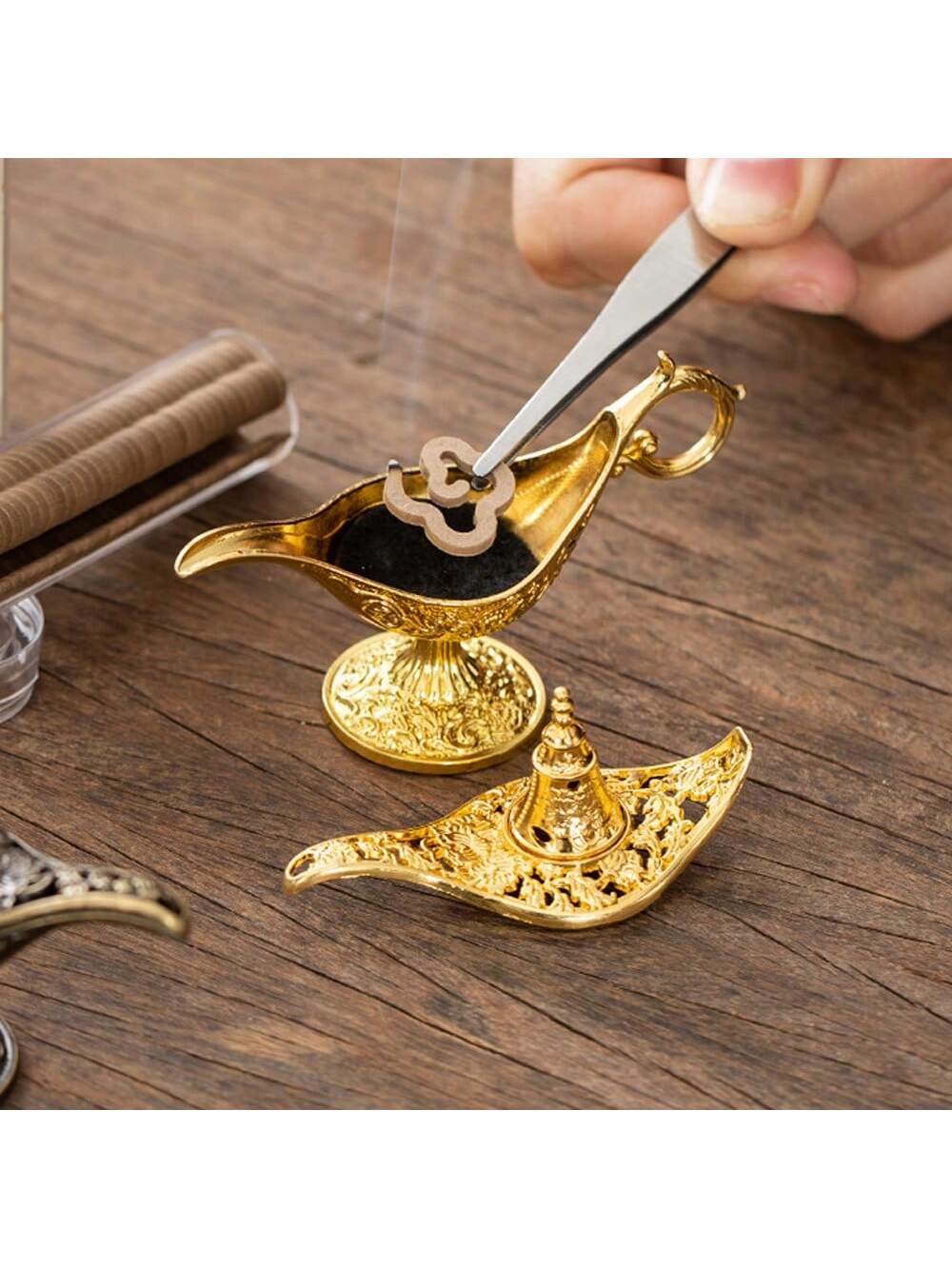 1pc Gold Vintage Genie Lamp Shaped Incense Burner With Exquisite Embossed Pattern (Code:49)
