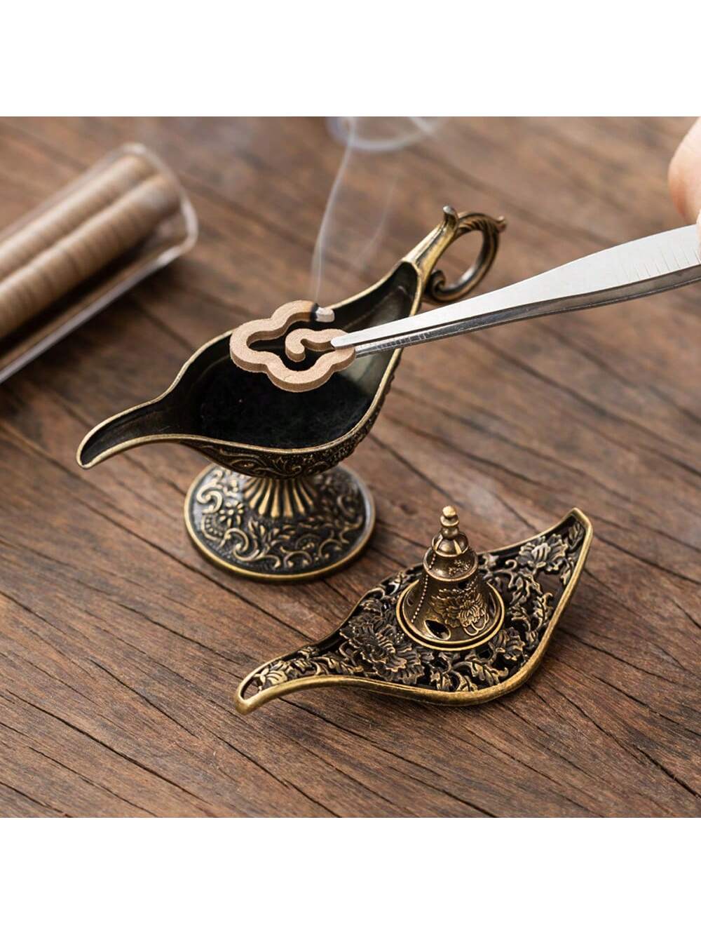 1pc Copper Vintage Genie Lamp Shaped Incense Burner With Exquisite Embossed Pattern (Code:48)